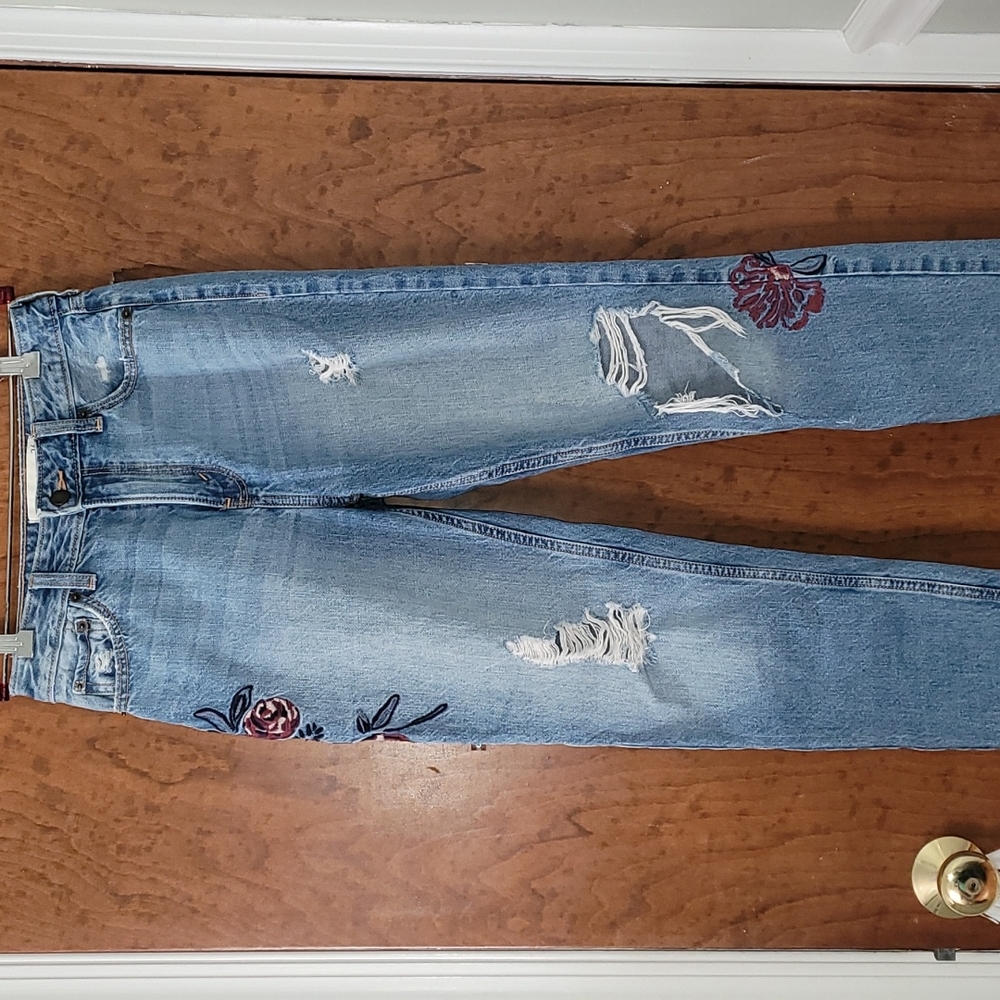 COPY - Abercrombie & Fitch High Rise Embroidered Girlfriend Jean